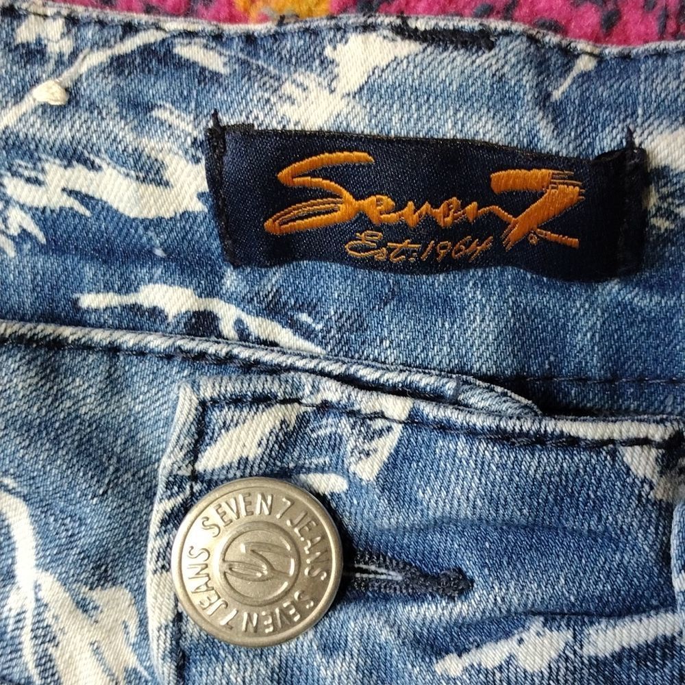 Seven7 Feather Print Skinny Jeans - Picture 5 of 14